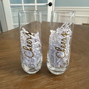 Stemless champagne glasses